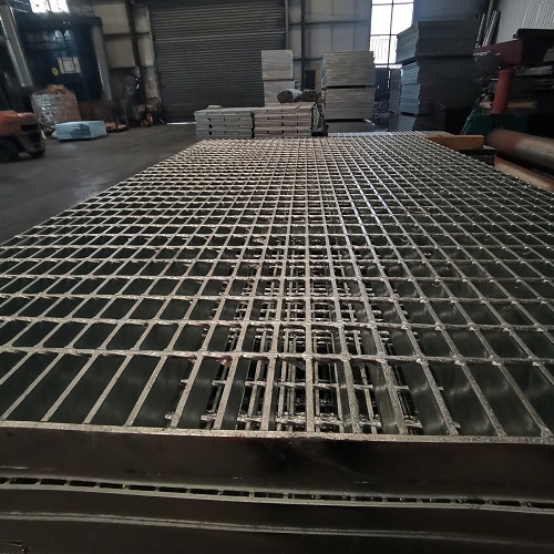 熱浸鋅防腐g403/30/100鋼格板鋼格柵港口中的應(yīng)用：四大優(yōu)勢