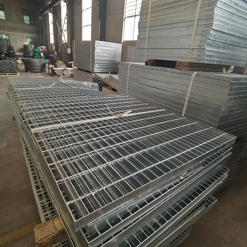 污水處理廠鋼格板如何選？防滑耐腐是關(guān)鍵！