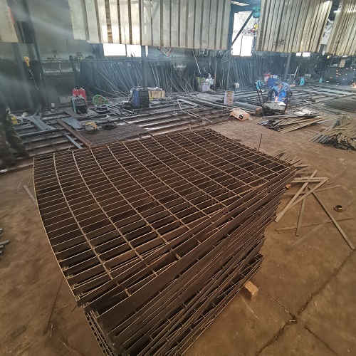 石化行業(yè)鋼格板防火方案：阻燃涂層如何選擇？