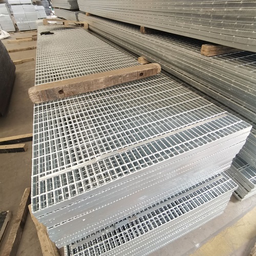 食品廠鋼格板選型：304不銹鋼還是鍍鋅更合適？