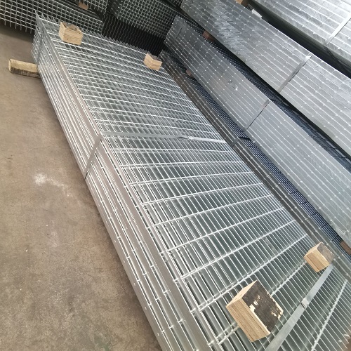 鋼格柵材質(zhì)怎么挑？一文讀懂碳鋼、不銹鋼的優(yōu)劣勢(shì)