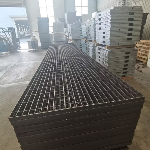 鋼格柵材質(zhì)怎么挑？碳鋼、不銹鋼優(yōu)劣勢深度解析